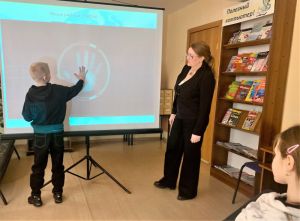 Нам интернет учиться помогает