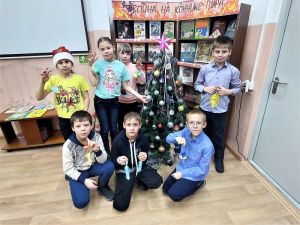 Игровая программа «Новогодние приключения Ёжика и друзей»