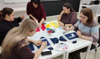 МОДА НА ДОБРОТУ. В модельной библиотеке прошёл очередной мастер-класс в помощь четвероногим МОДА НА ДОБРОТУ. В модельной библиотеке прошёл очередной мастер-класс в помощь четвероногим