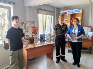 Не смолкнет слава тех великих лет